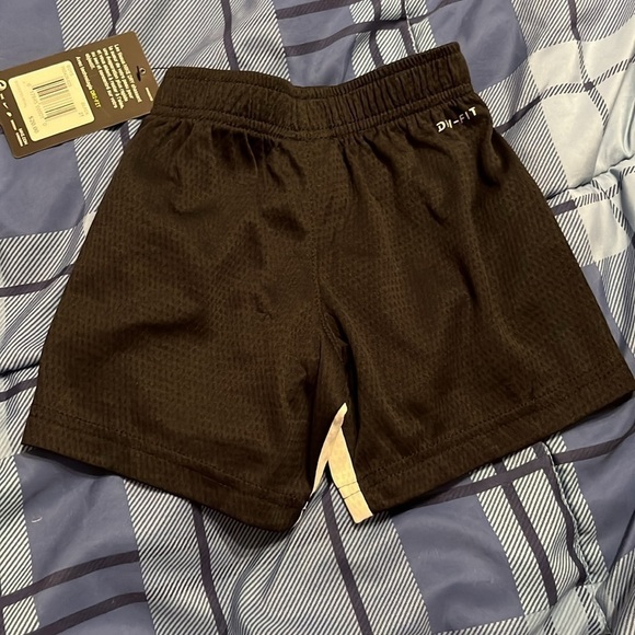 NWT Nike Boys' Dri-fit Trophy Shorts 2T  black and white - Picture 2 of 5